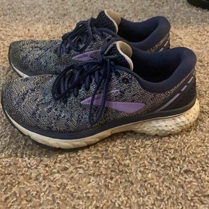 Size 6 Brooks Ghost 11 running shoes